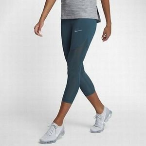 Nike Epic Lux Crops